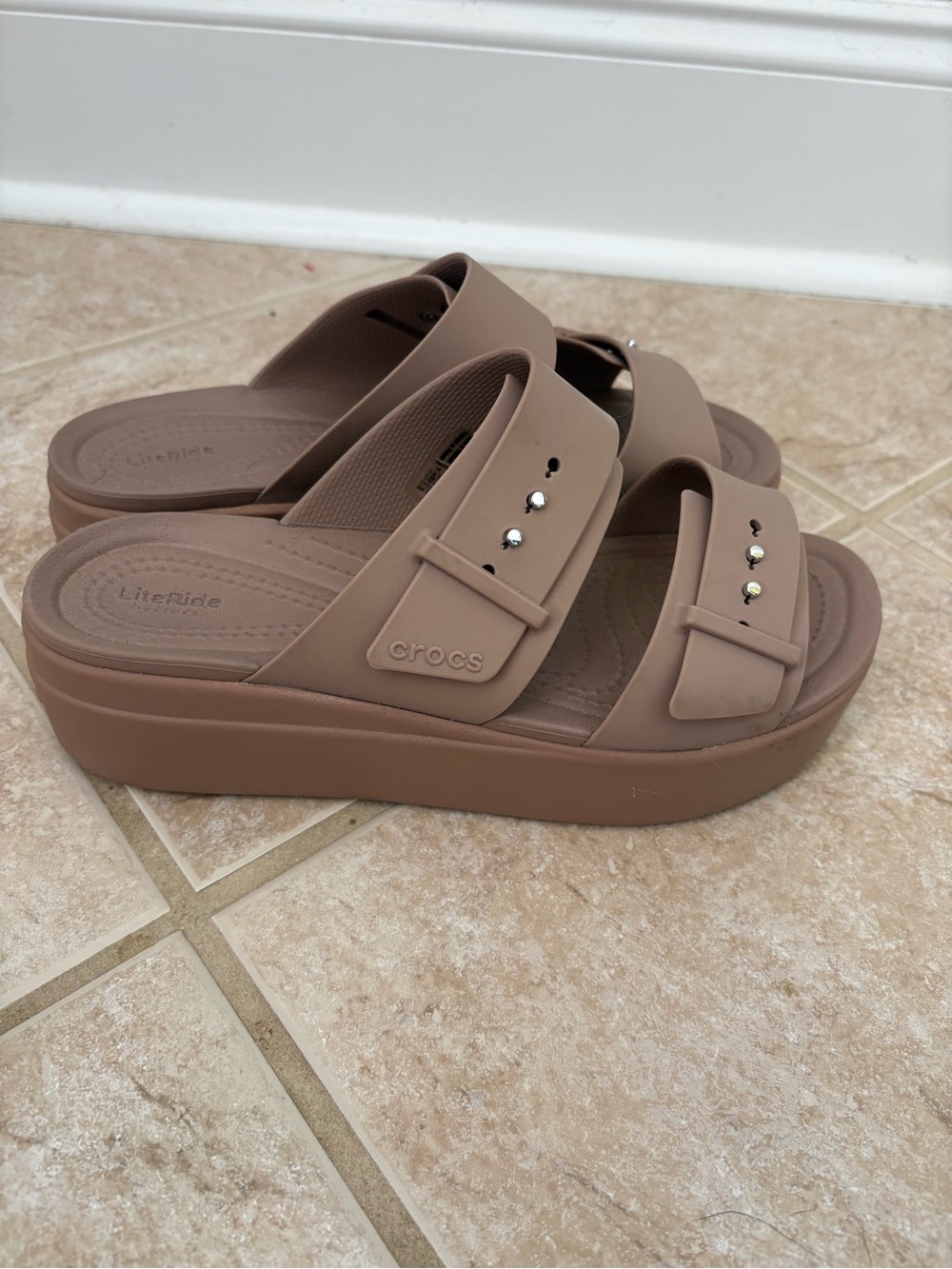 Crocs Women's Brooklyn Buckle Low Wedge Sandals in the latte colorway sz 8